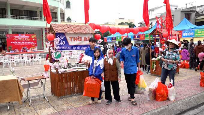 Chợ Tết 0 đồng tại thành phố mỏ Quảng Ninh