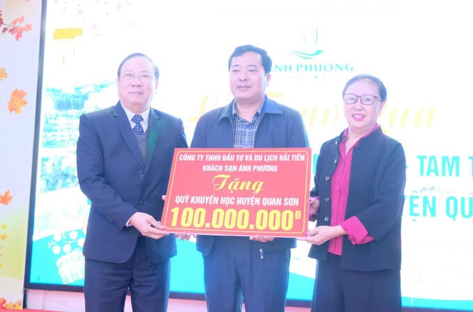 Thanh Hóa: Trao 100 triệu đồng cho quỹ khuyến học Quan Sơn