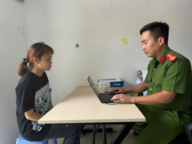 Nữ sinh lớp 10 cầm dao bầu đâm bạn cùng lớp vì lời nói xấu