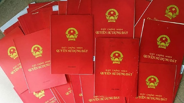 5 loại phí bắt buộc phải nộp khi sang tên sổ đỏ năm 2025